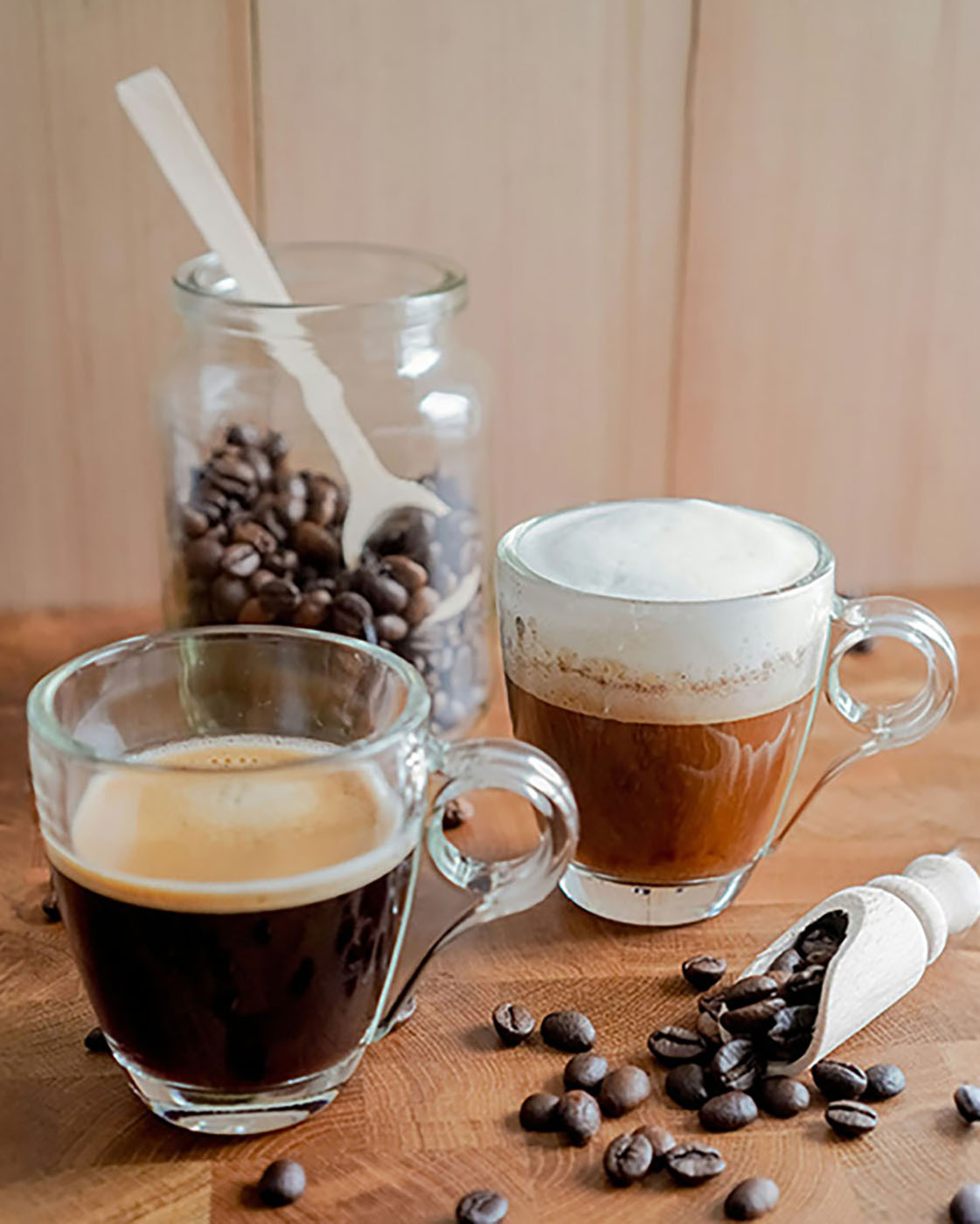 Verres de café sur une table
