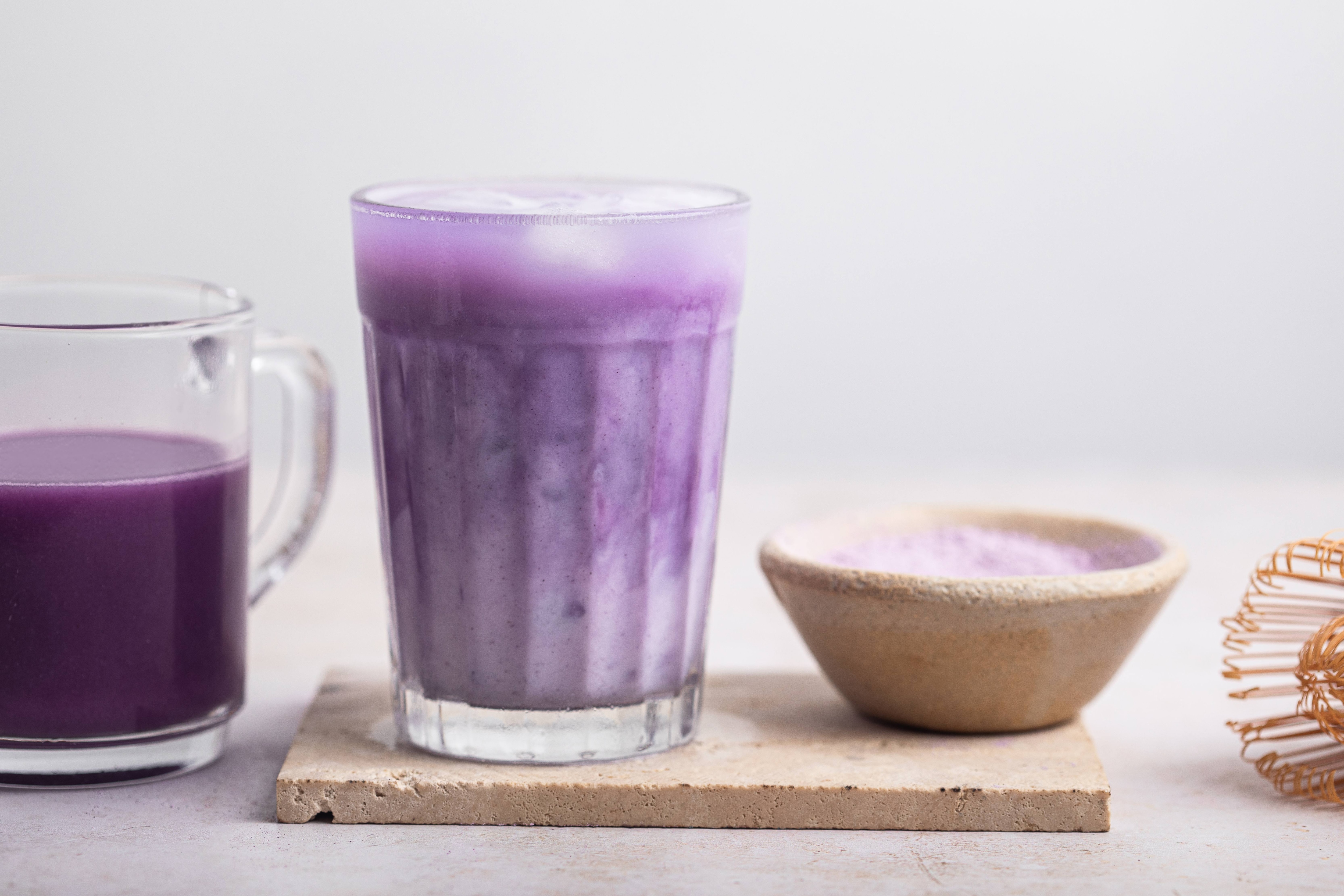 Qu’est-ce que l’ube latte et comment préparer ce café violet chez soi ?